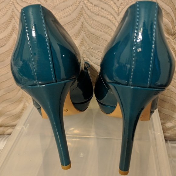 Coach Pumps - Picture 3 of 7
